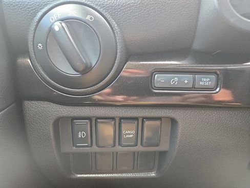 Used 2019 Nissan Titan SV AWD/4WD image 19