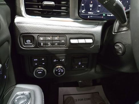 Used 2024 GMC Yukon XL Denali w/ Advanced Technology Package image 21