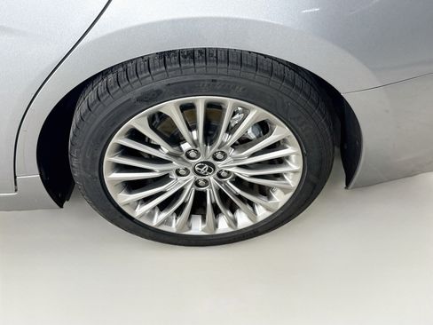 Used 2020 Toyota Avalon Limited w/ Advanced Safety Package FWD image 38