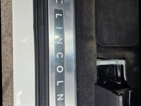 Used 2010 Lincoln MKT AWD image 29