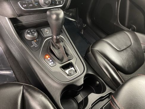 Used 2021 Jeep Cherokee Trailhawk image 30