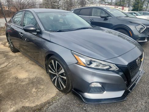 Used 2020 Nissan Altima 2.5 SR image 1