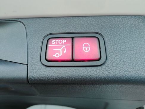 Used 2021 Mercedes-Benz GLB 250 image 28