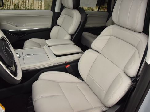 New 2026 Lincoln Navigator Reserve w/ Jet Appearance Package AWD/4WD image 36