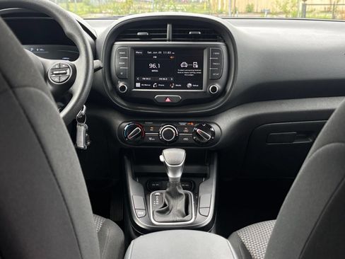 Used 2025 Kia Soul LX w/ LX Technology Package FWD image 17