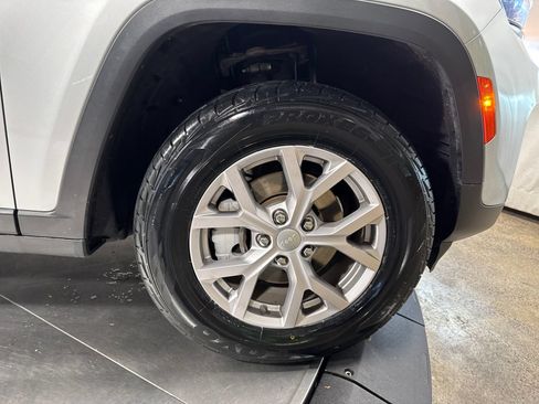 Used 2022 Jeep Grand Cherokee Limited AWD/4WD image 14