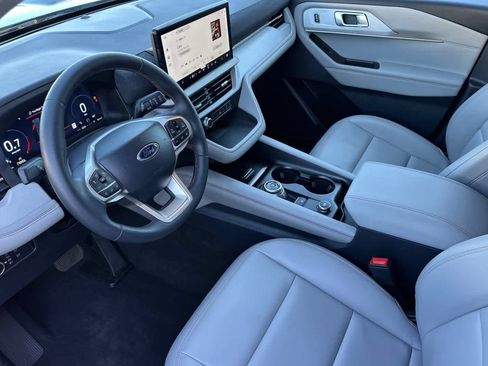 Used 2025 Ford Explorer Active w/ Active Comfort Package AWD/4WD image 12