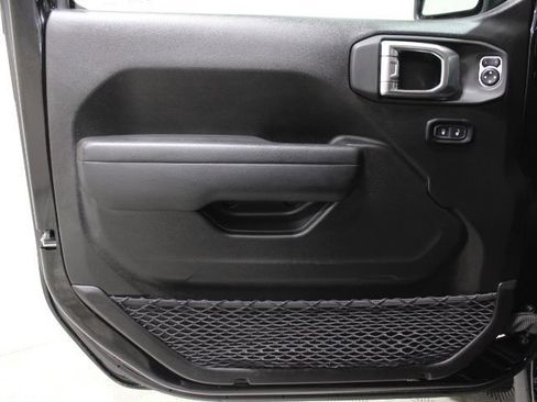 Used 2025 Jeep Wrangler Unlimited Rubicon image 19