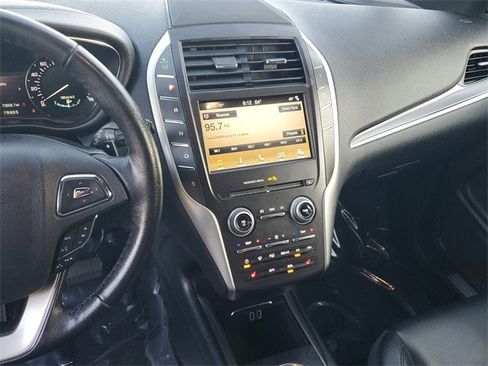 Used 2017 Lincoln MKC Premiere image 23