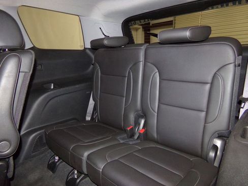 Used 2023 GMC Acadia SLT image 15