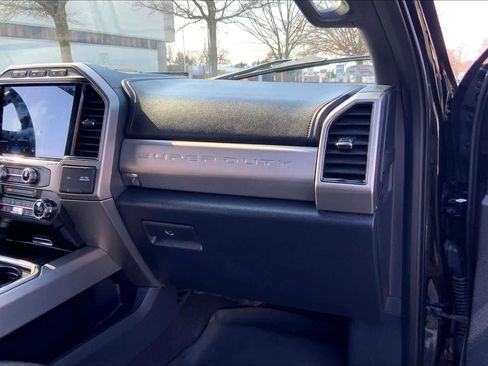 Used 2022 Ford F250 Platinum w/ FX4 Off-Road Package image 18