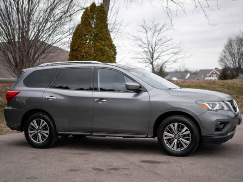 Used 2019 Nissan Pathfinder SV image 4