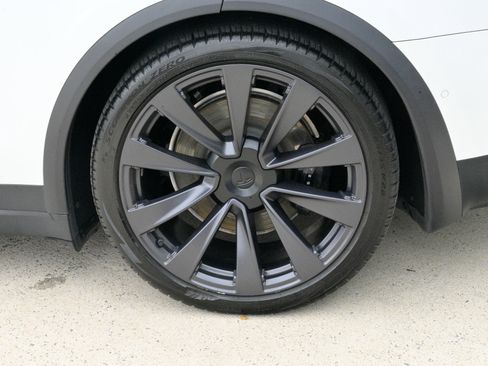 Used 2022 Tesla Model X image 10