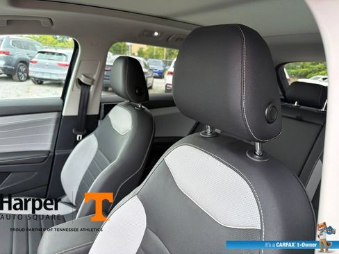 Used 2024 Volkswagen Taos SEL AWD/4WD image 11