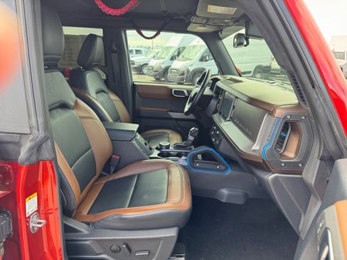 Used 2022 Ford Bronco Outer Banks w/ Sasquatch Package AWD/4WD image 32