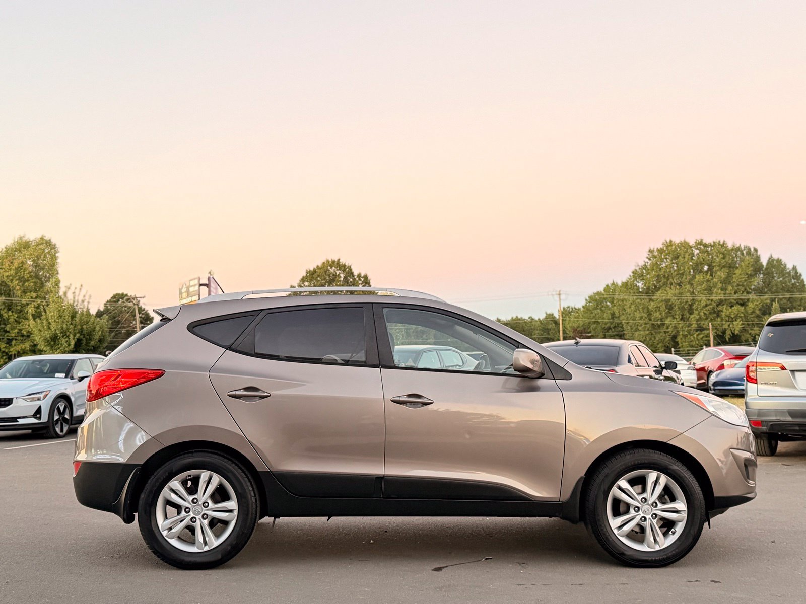 Used 2011 Hyundai Tucson GLS FWD image 8