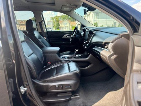 Used 2021 Chevrolet Traverse LT w/ LT Premium Package AWD/4WD image 26