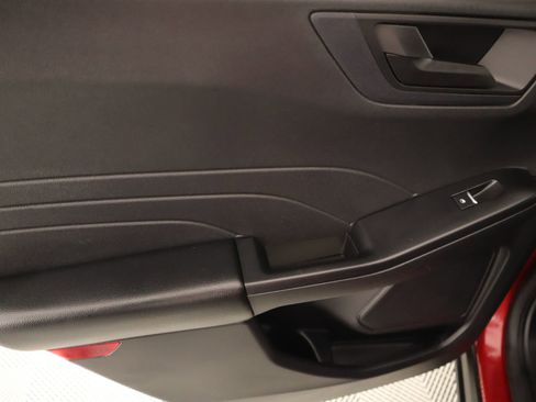 Used 2022 Ford Escape SE w/ SE Sport Appearance Package image 17