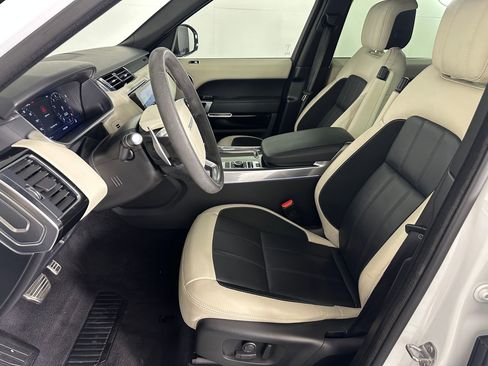 Used 2022 Land Rover Range Rover Sport HST image 4