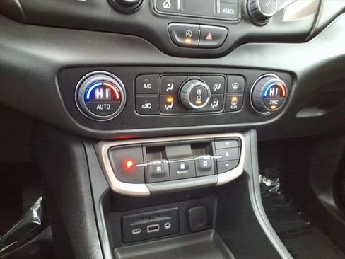 Used 2022 GMC Terrain Denali image 35