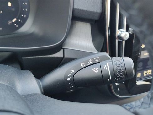 New 2026 Volvo XC40 B5 Plus w/ Climate Package image 18