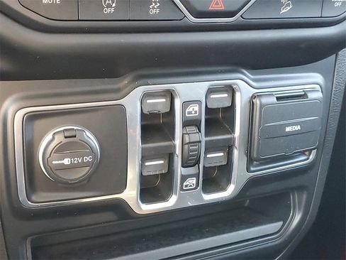 Used 2020 Jeep Wrangler Unlimited Sport image 23