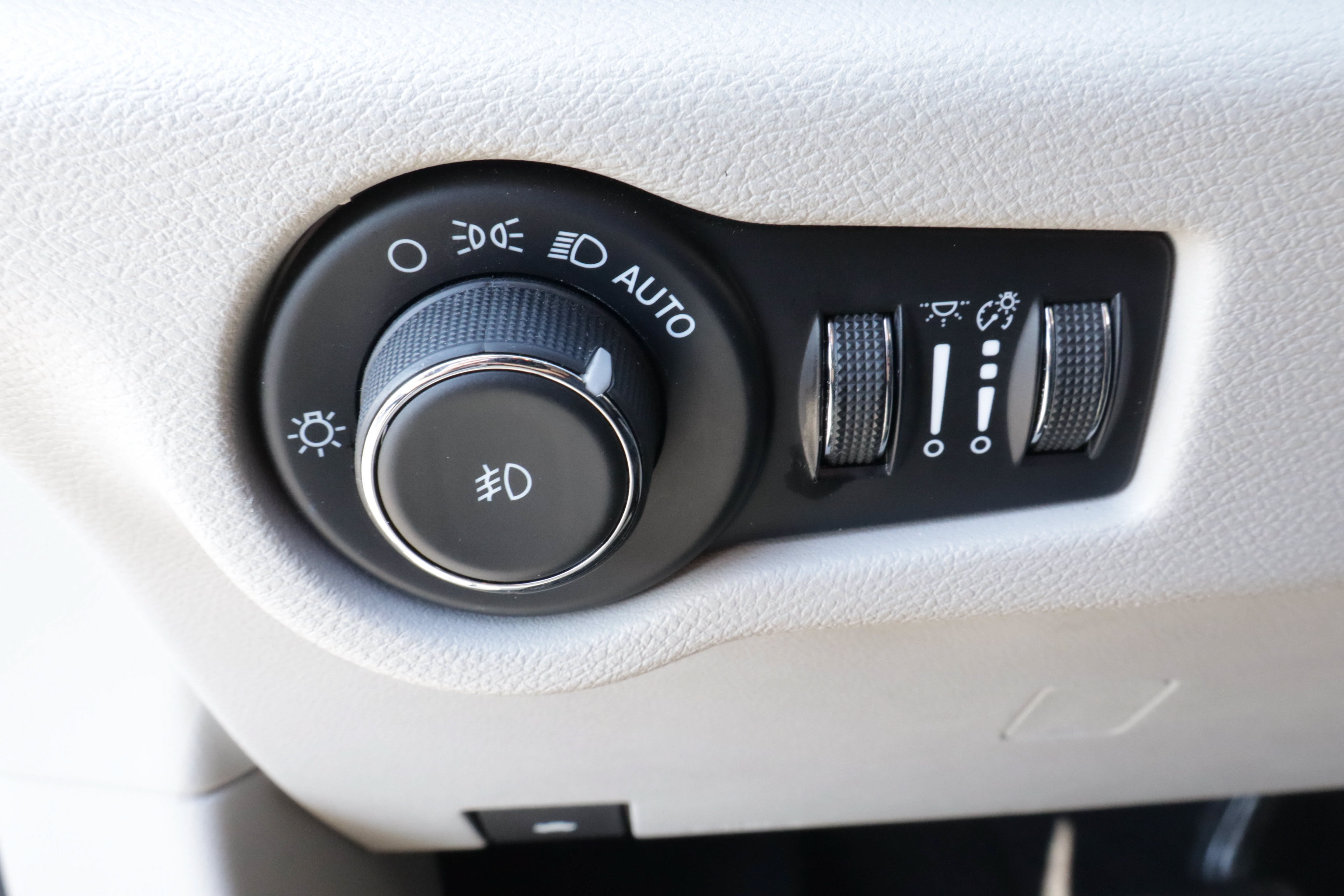 Used 2023 Chrysler Pacifica Touring-L FWD image 17