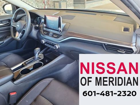 Used 2024 Nissan Altima 2.5 SV image 16