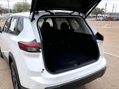 Used 2024 Nissan Rogue SV image 18