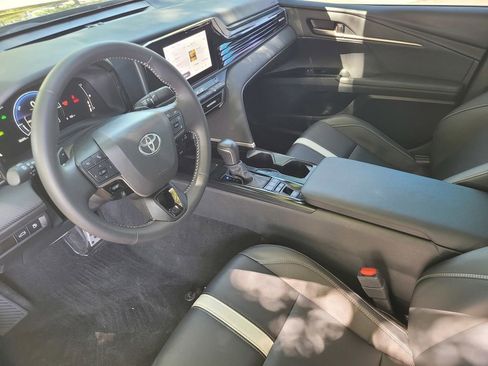 Used 2025 Toyota Camry SE image 18