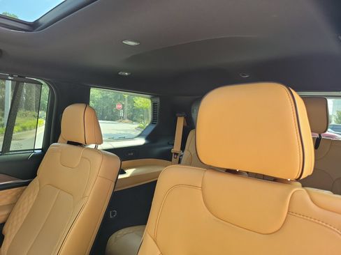 Used 2023 Jeep Grand Cherokee L Summit w/ Luxury Tech Group V AWD/4WD image 19