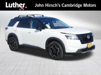 Used 2023 Nissan Pathfinder SL w/ Black Appearance Package AWD/4WD video 1