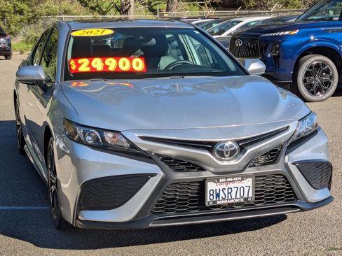 Used 2021 Toyota Camry SE w/ Convenience Package image 3