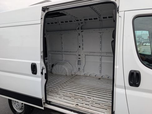 Used 2024 RAM ProMaster 2500 w/ Convenience Group FWD image 11