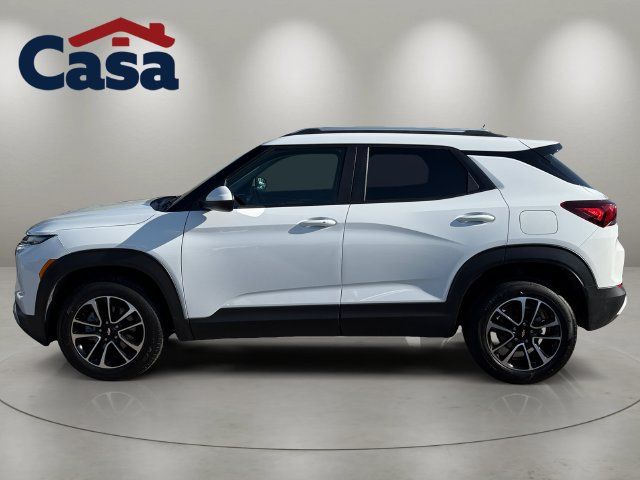 Used 2025 Chevrolet TrailBlazer LT AWD/4WD image 3