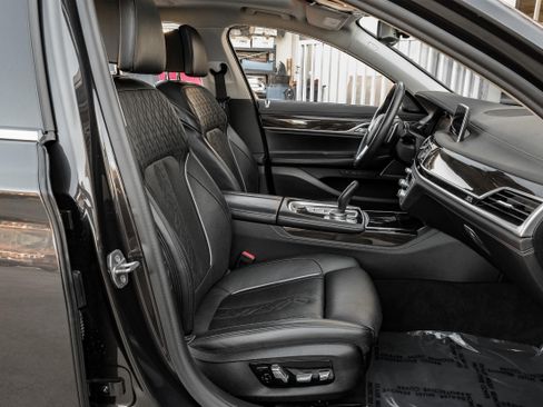 Used 2021 BMW 750i xDrive image 37