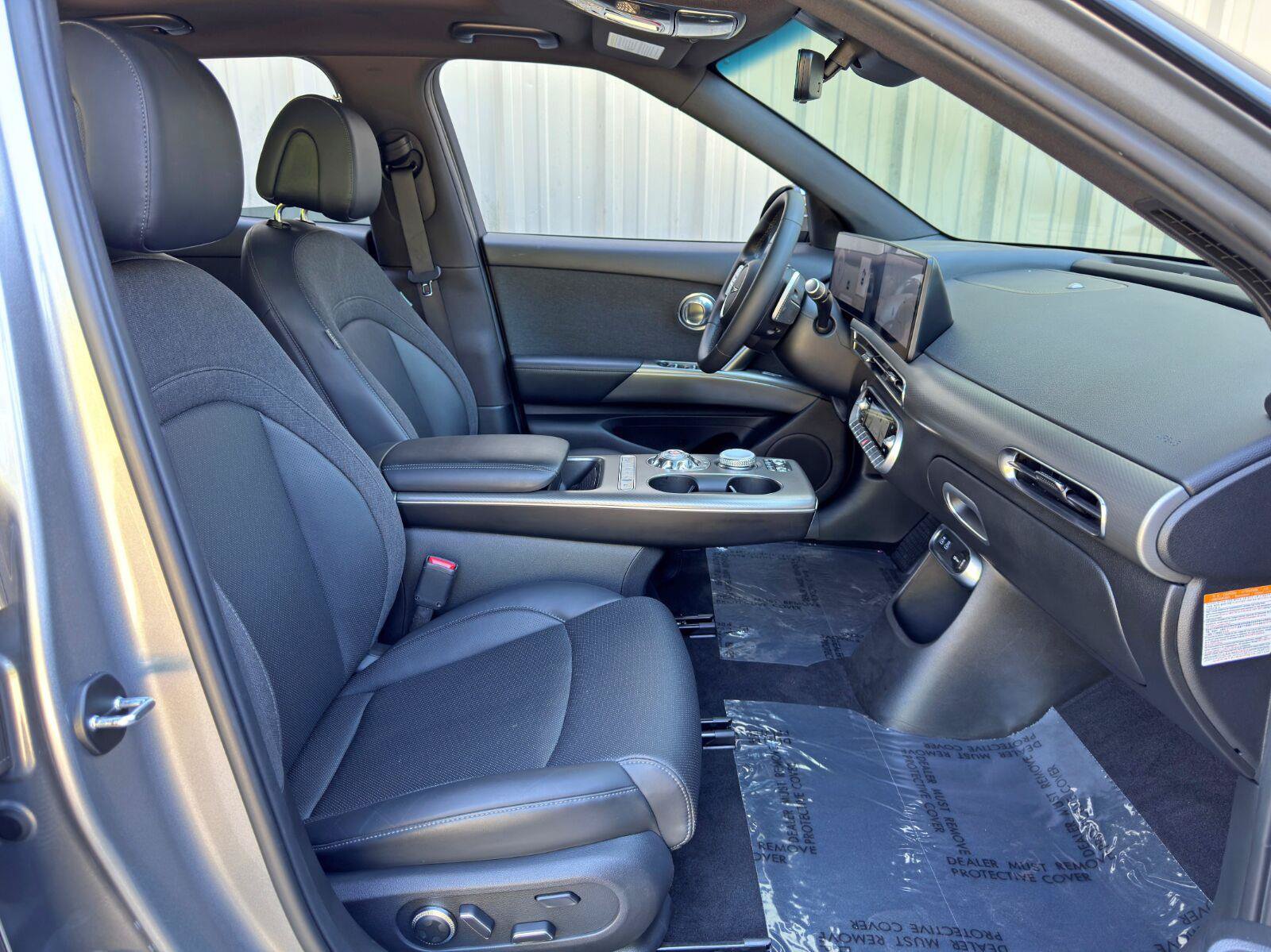 Used 2025 Genesis GV60 RWD image 16