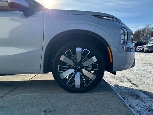 New 2026 Mitsubishi Outlander SEL AWD/4WD image 9