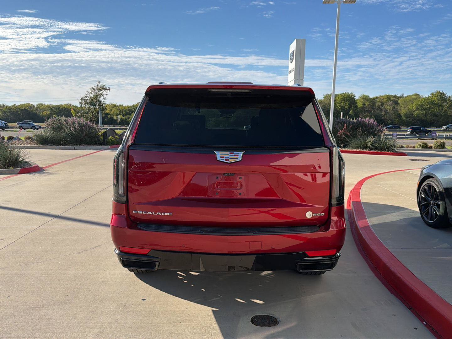 Used 2023 Cadillac Escalade Sport Platinum RWD image 4