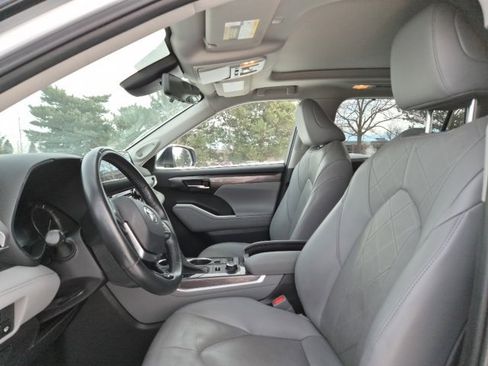 Used 2020 Toyota Highlander Platinum image 17