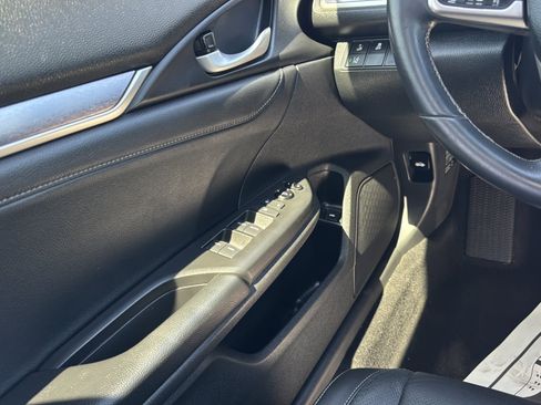 Used 2018 Honda Civic Touring image 19