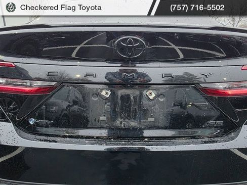 Used 2025 Toyota Camry SE w/ Convenience Package image 7