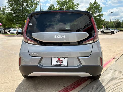 Used 2025 Kia Soul LX w/ LX Technology Package FWD image 7