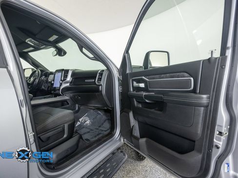 Used 2024 RAM 2500 Big Horn w/ Night Edition AWD/4WD image 39