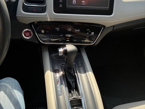 Used 2018 Honda HR-V EX image 36