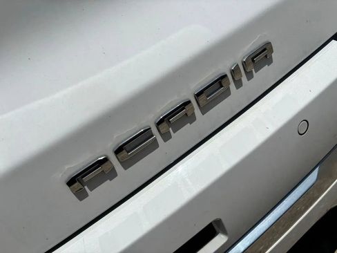 Used 2023 GMC Acadia Denali AWD/4WD image 9