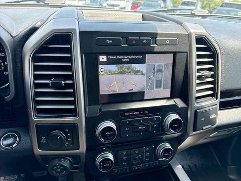 Used 2017 Ford F150 Platinum w/ Equipment Group 701A Luxury AWD/4WD image 16