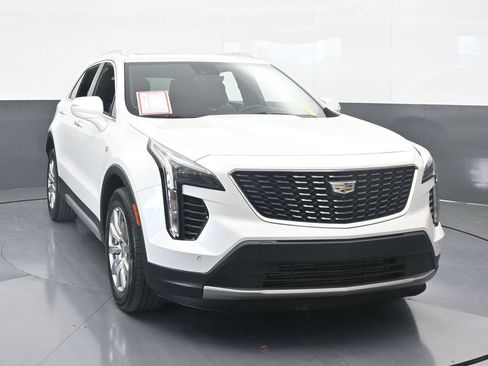 Used 2022 Cadillac XT4 Premium Luxury w/ Enhanced Visibility Package image 9