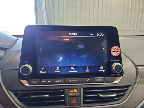 Used 2025 Nissan Altima 2.5 SV FWD image 21