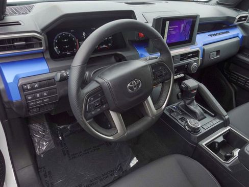 Certified 2025 Toyota Tacoma TRD Off-Road image 10